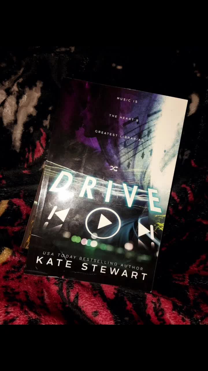 @LeeLeeLovesToRead🖤📚