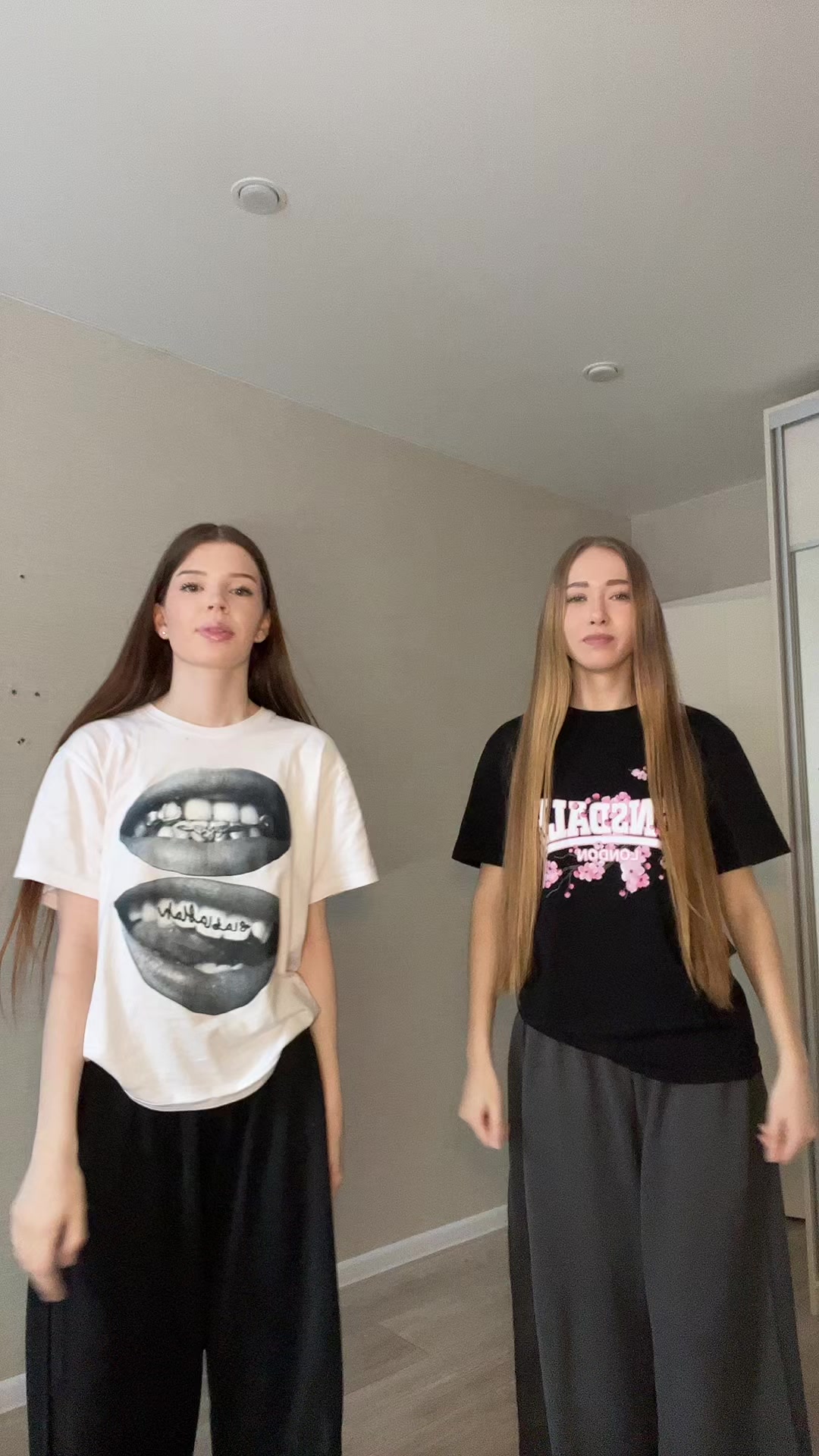 @👩🏼👩🏽