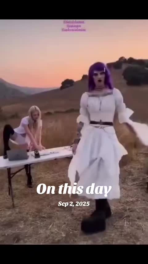 @6arelyfamous