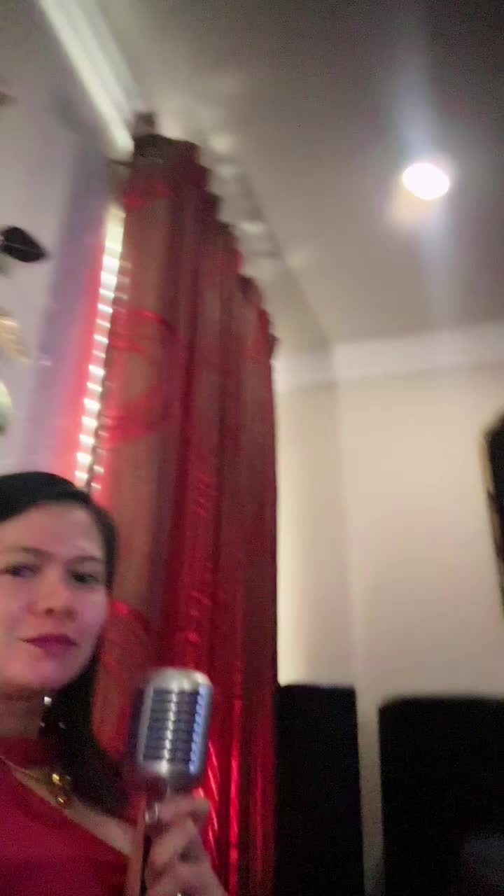 @nicolevaug