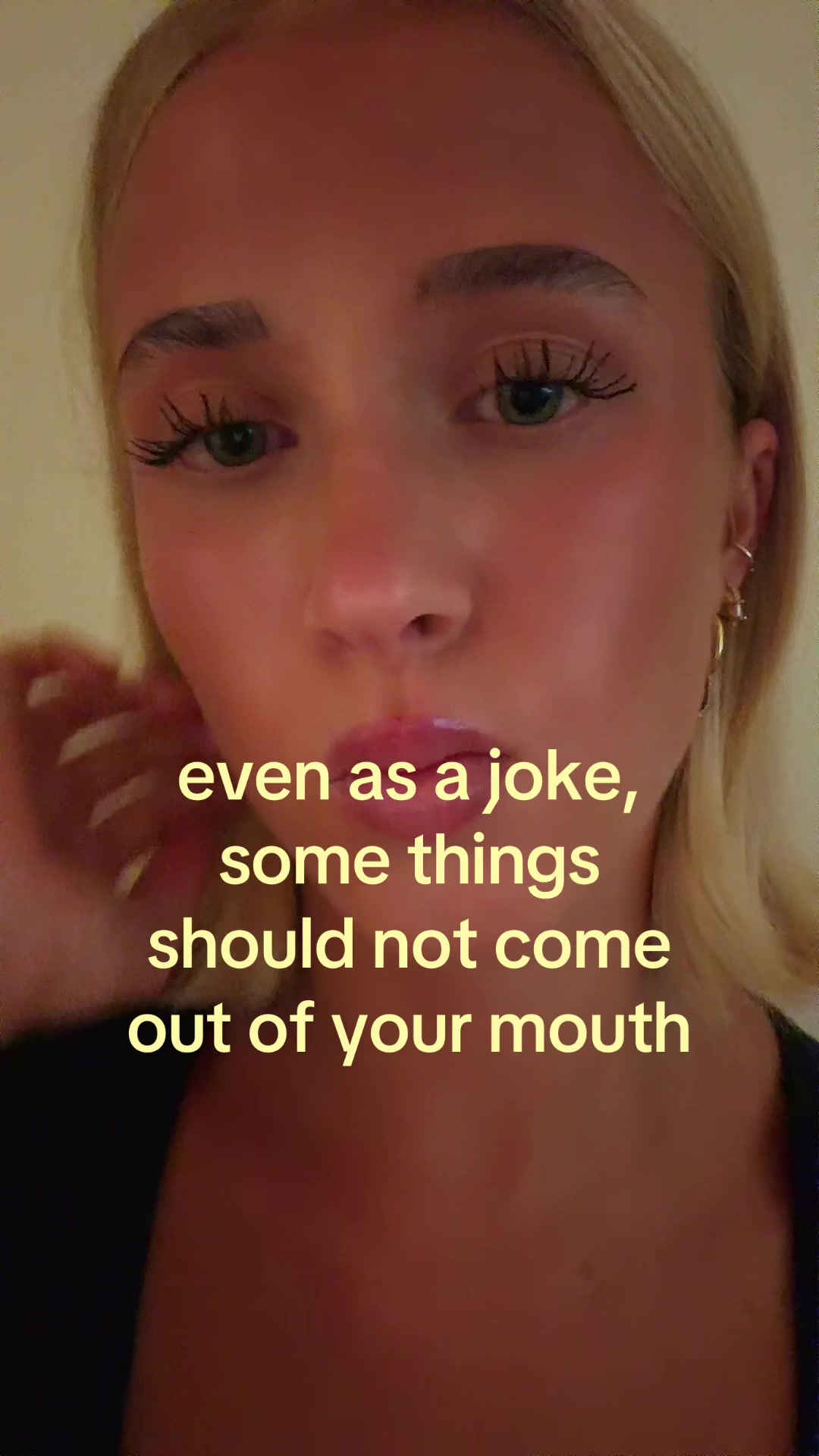 @theelliebarker