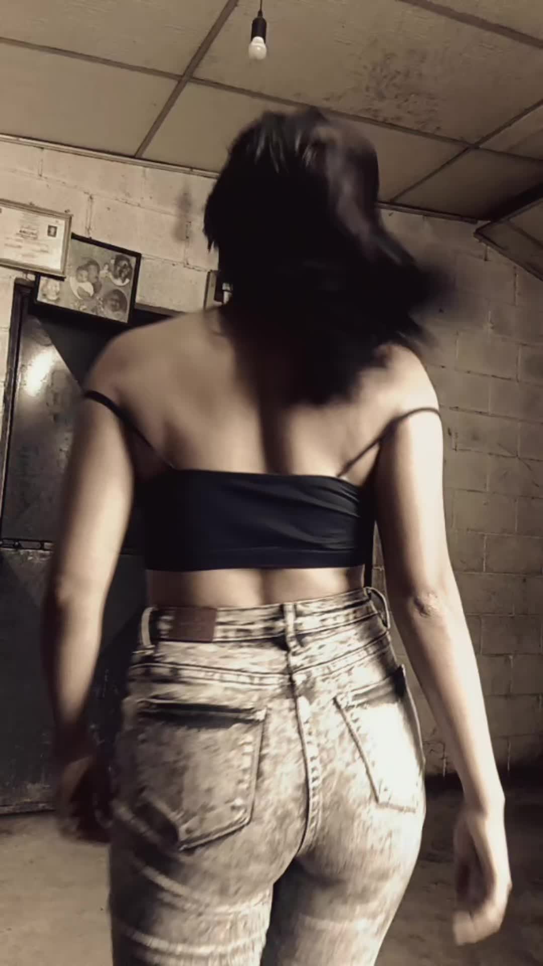 @𝒜𝒷𝓎 𝐿𝑜𝓅𝑒𝓏