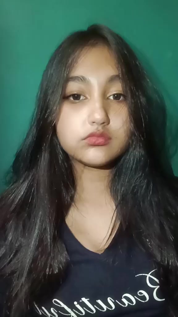 @YANA GURUNG👅