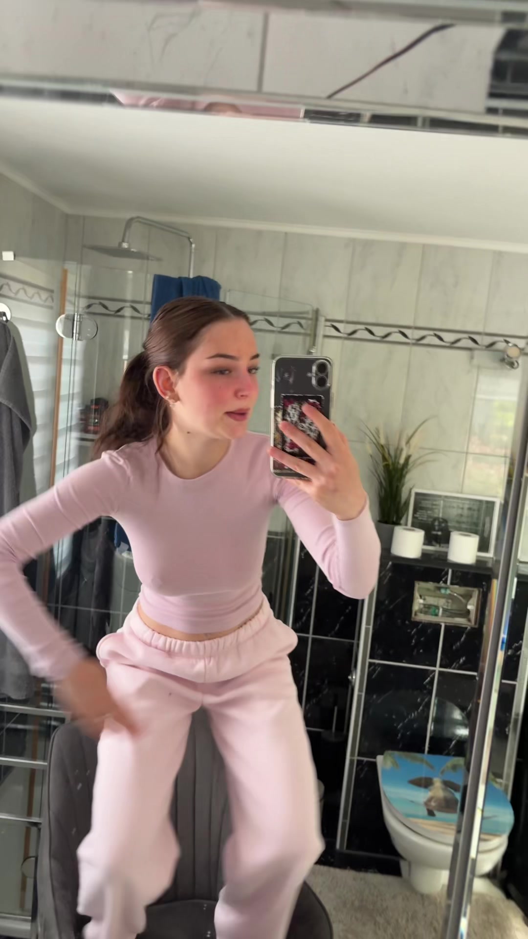 @𝐇𝐀𝐍𝐍𝐀𝐇𝐋𝐔𝐈𝐒𝐈𝐄𝐍𝐍𝐄