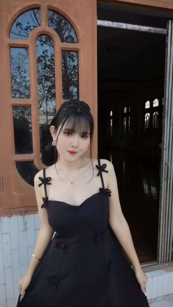 @Hnin Htet Aung