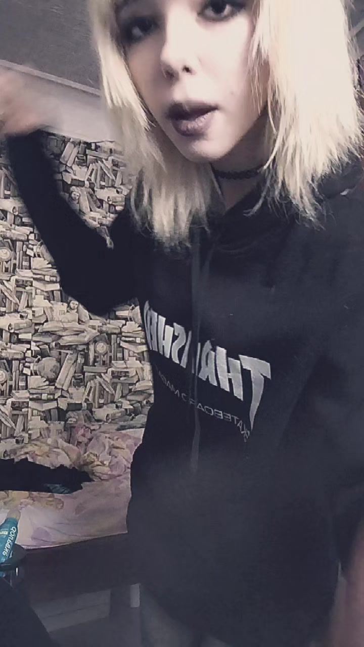 @момо дура́