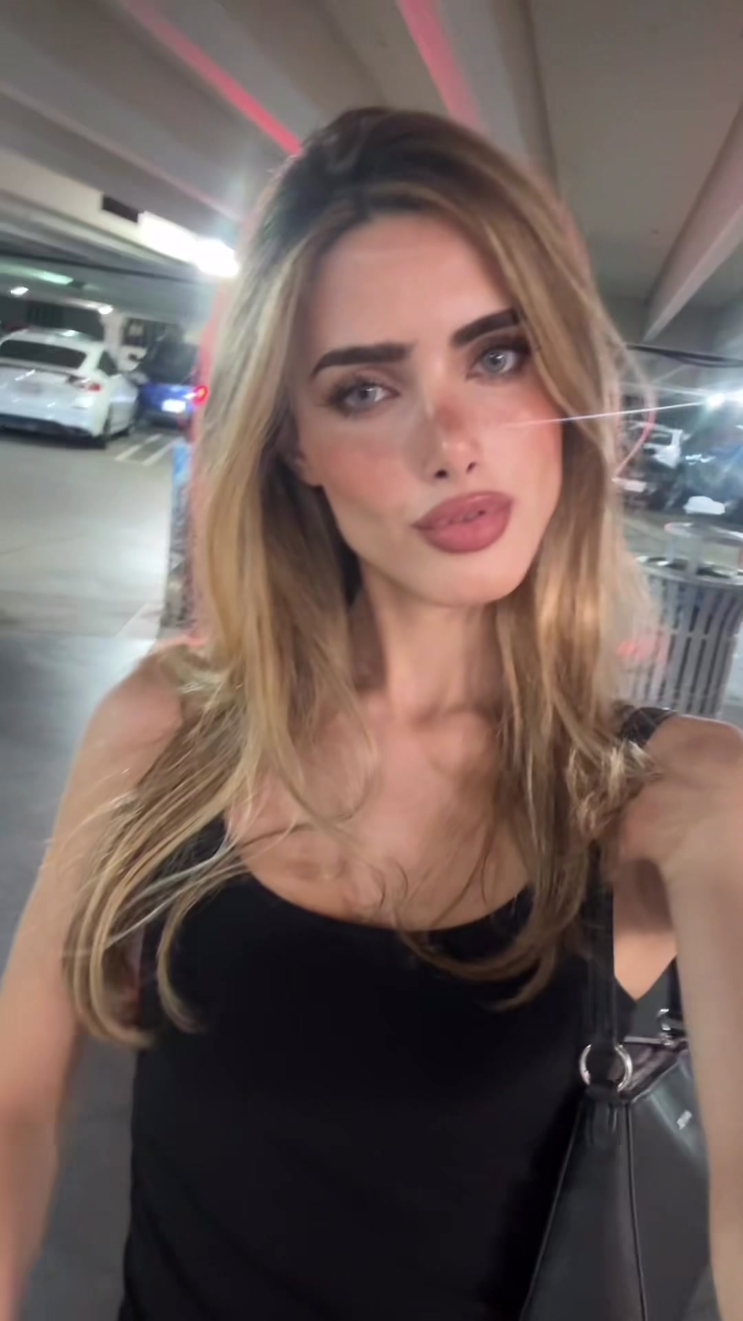 @Adora