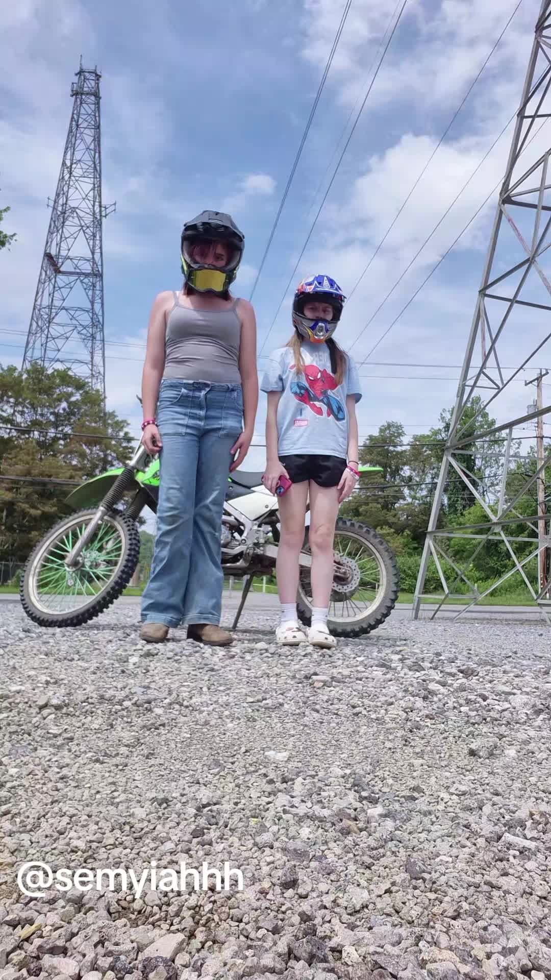 @𝒃𝒓𝒐𝒐𝒌𝒊𝒆