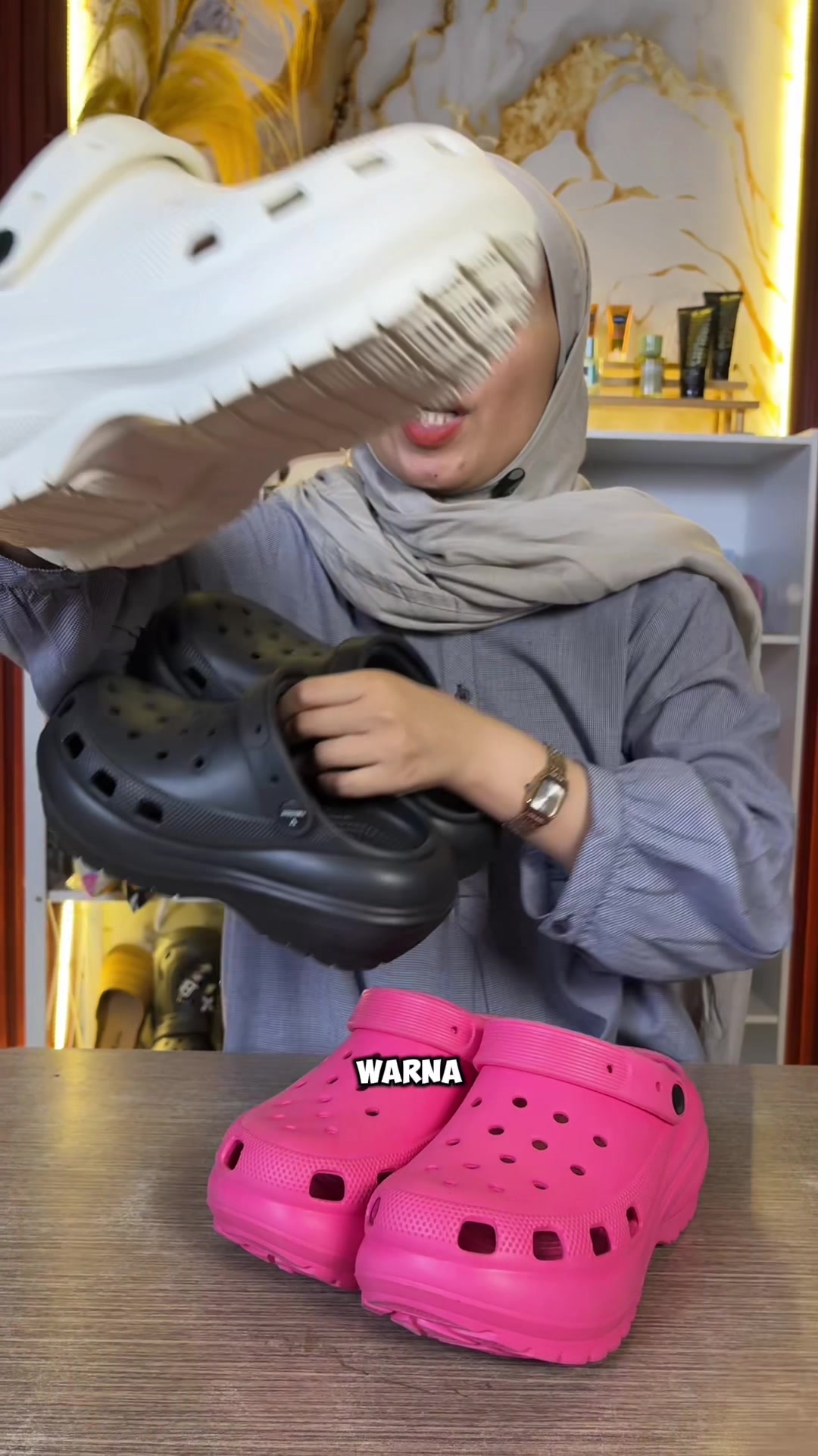 @LELI si paling TAS dan SANDAL