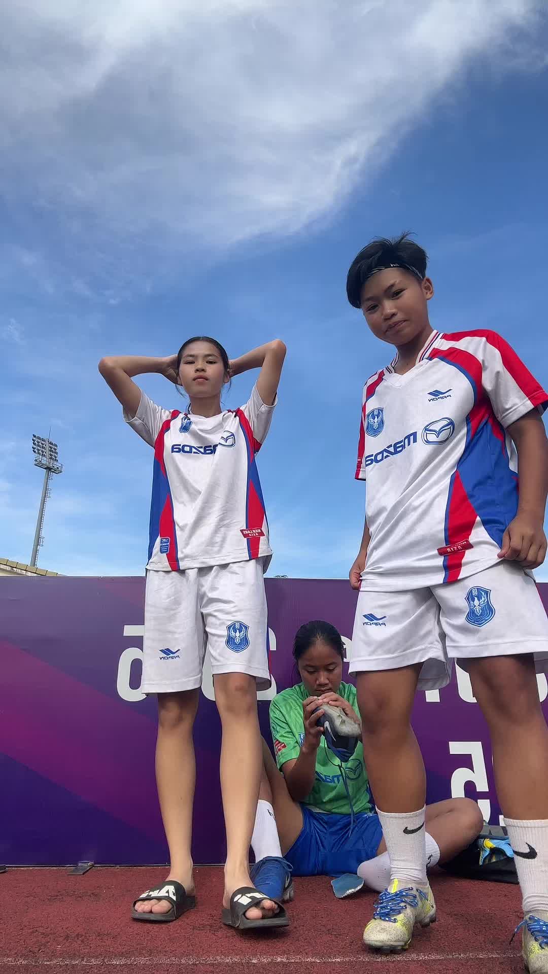 @ເລດີ້ຄອນ🐰