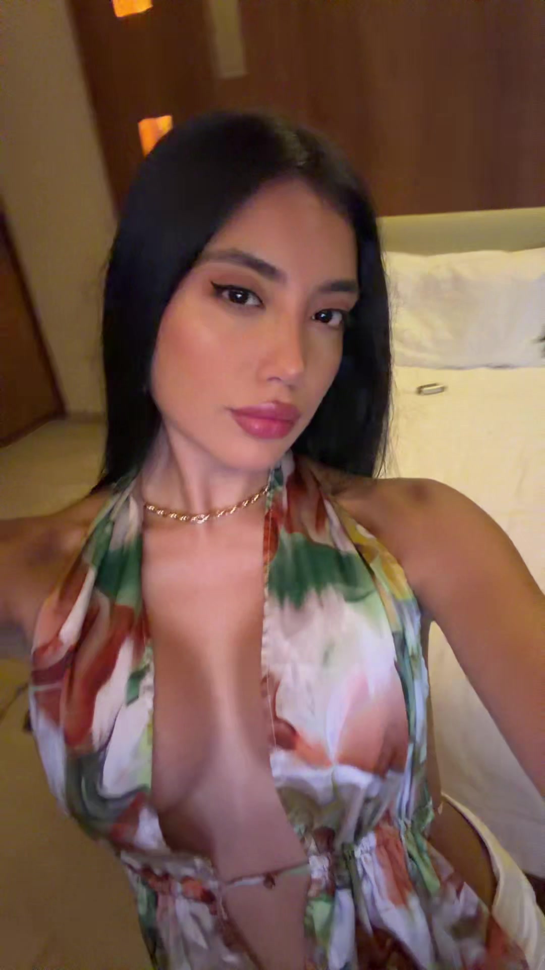 @hotgirlonurphone