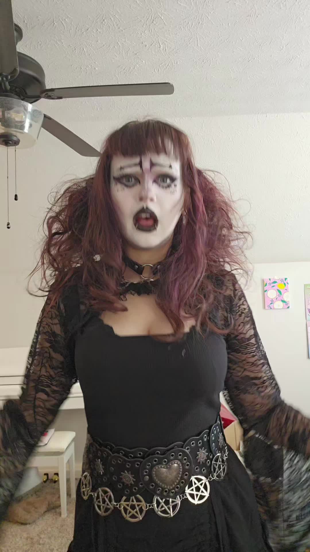@JustJonnika🦇🐈⬛️🖤