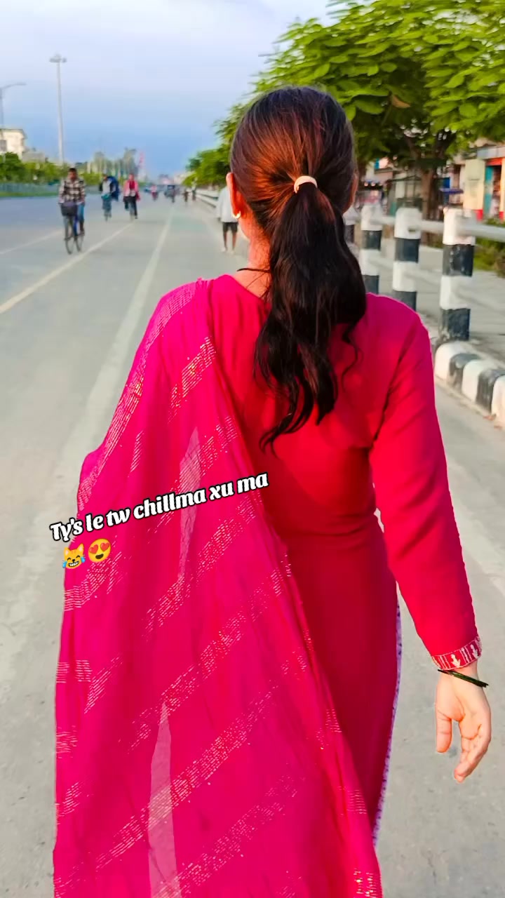 @LaX__मी 💰👀