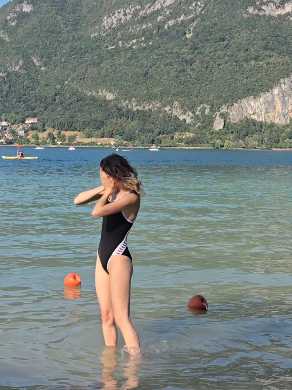 @artswim girl