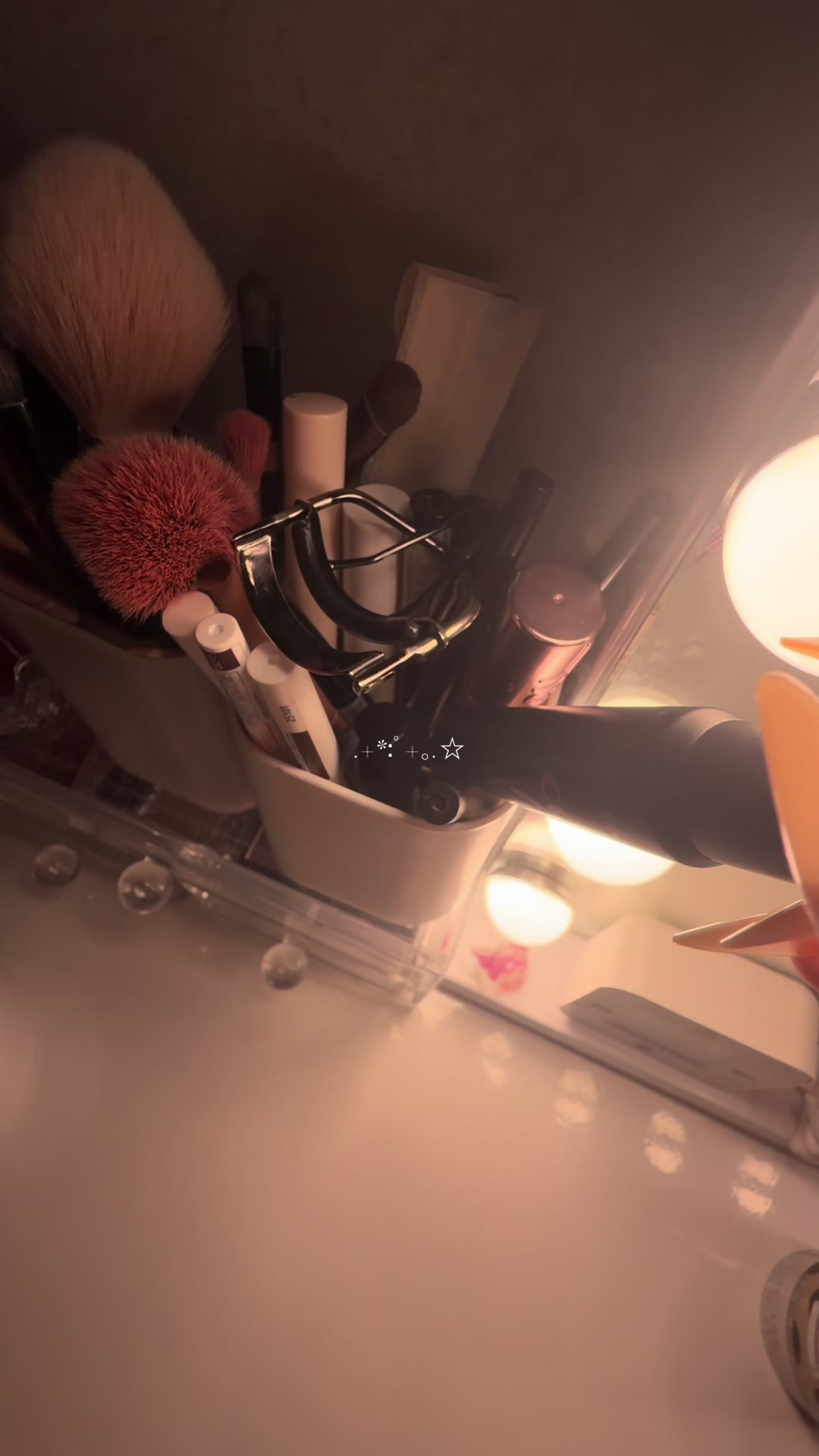 @⋆꙳𝜗𝜚꙳.*