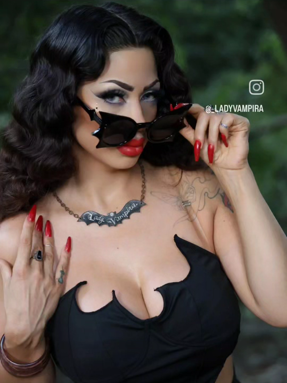 @Lady Vampira
