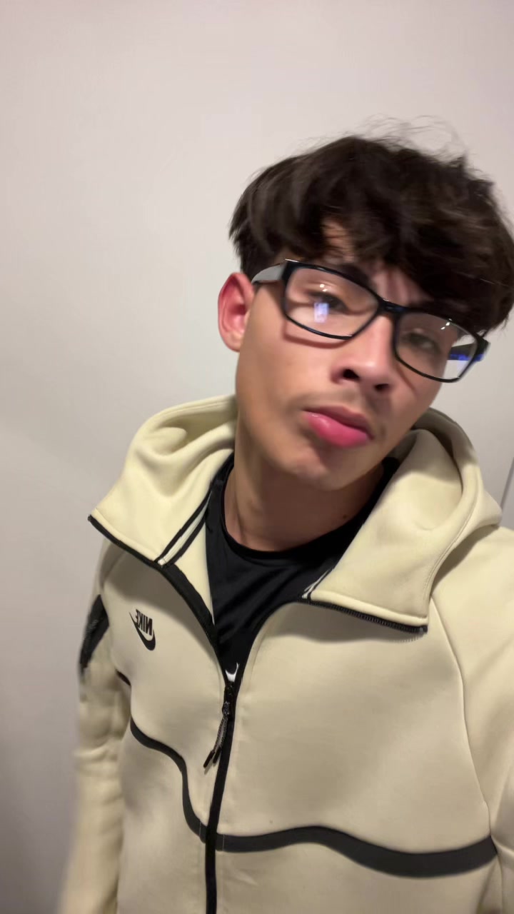 @￼