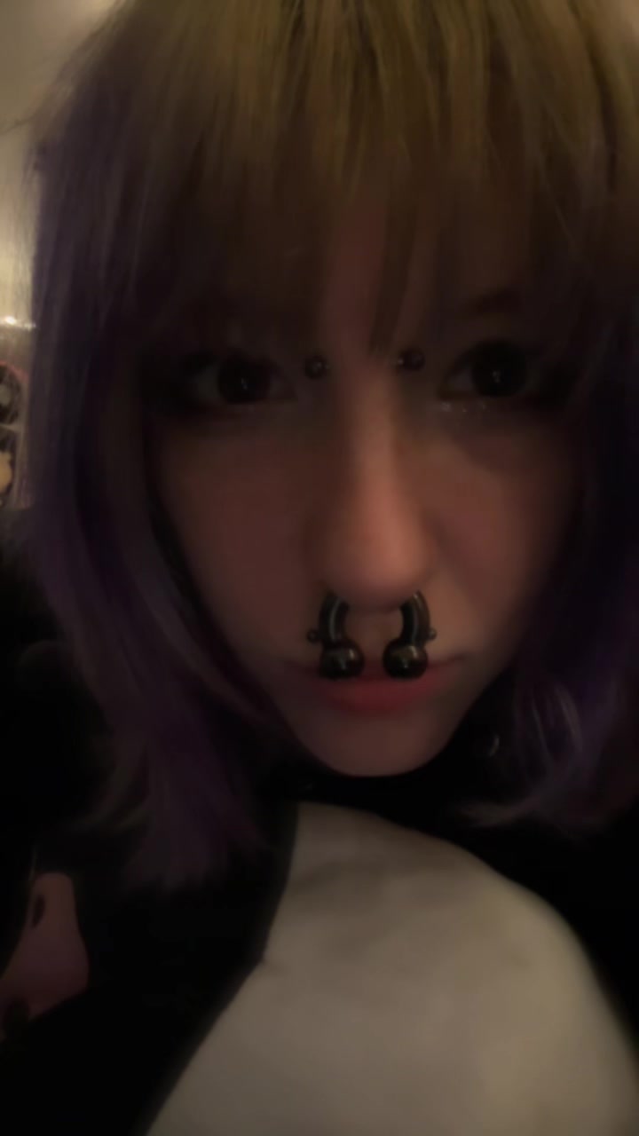 @naiv poop