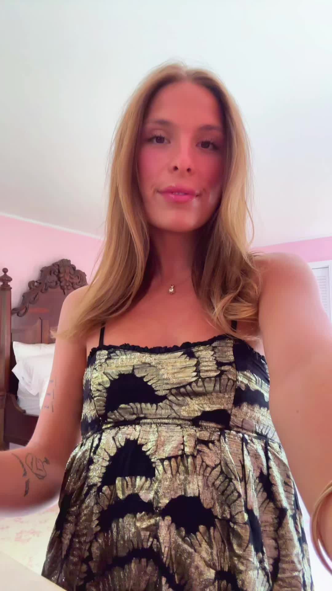 @noelleeehunter