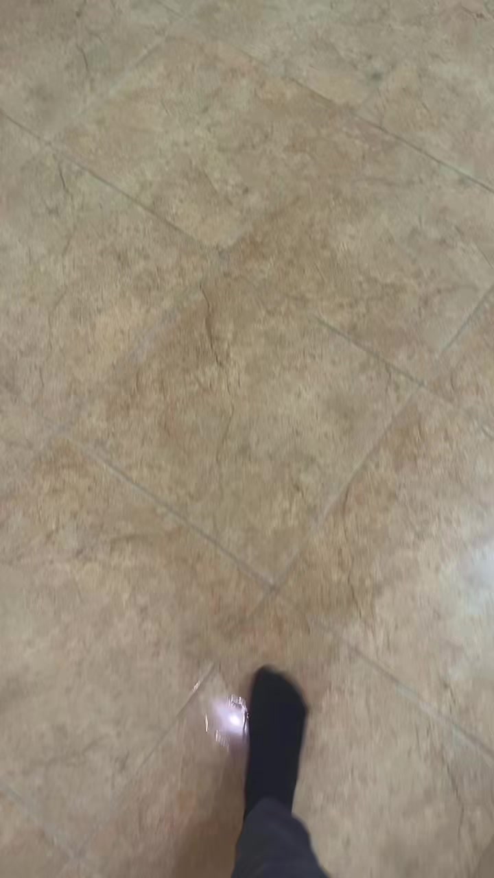 @／(.. .. ..)＼