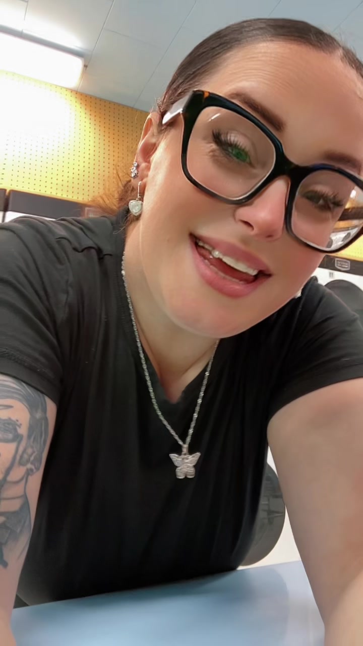 @JustASmallTownGirl🩷💜