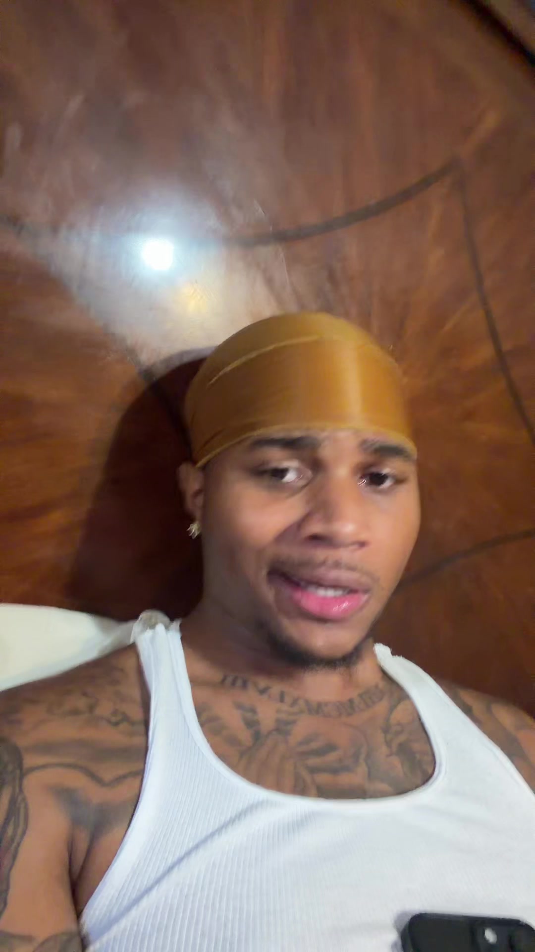 @_deewho