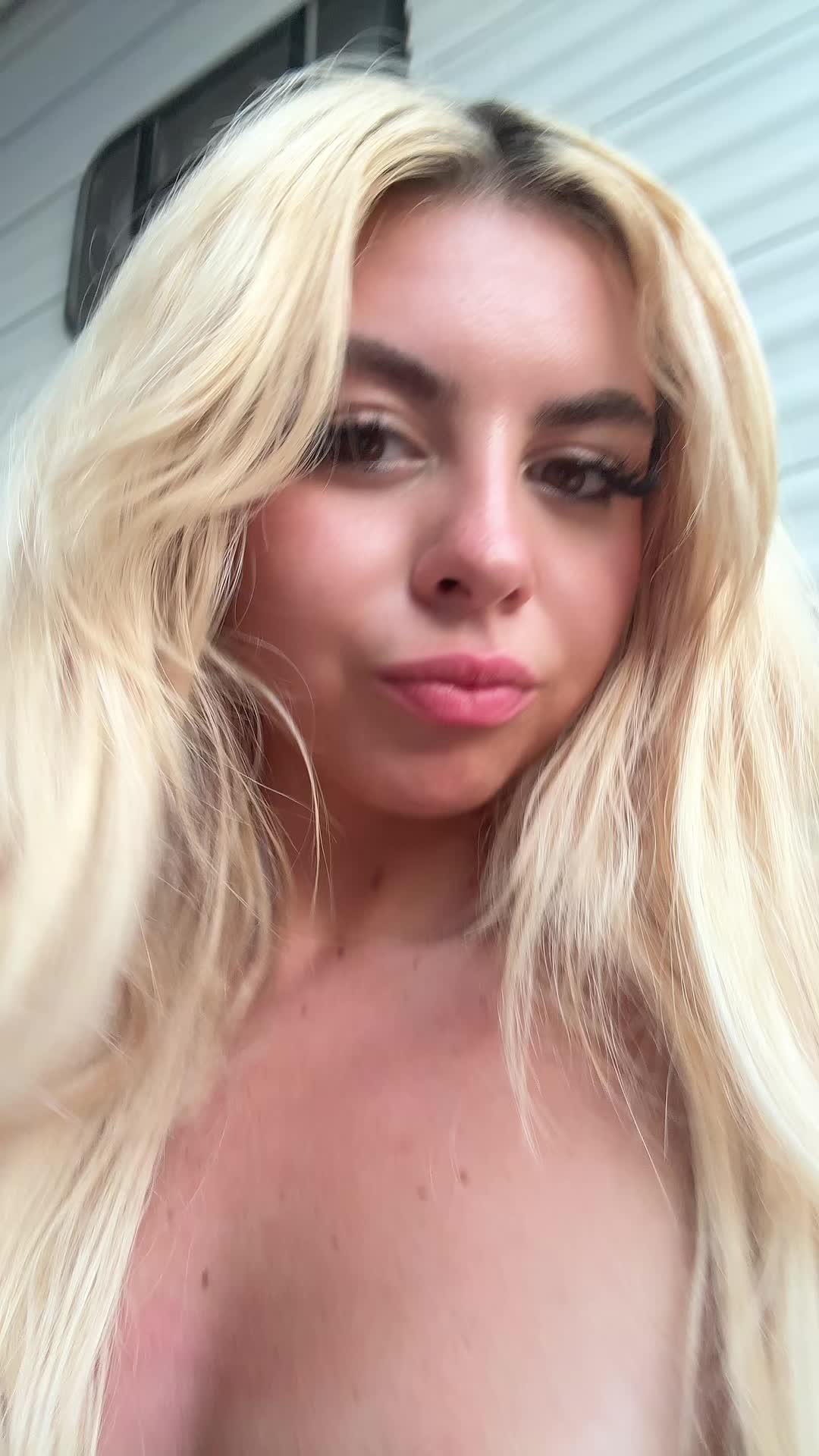 @Valianna Rose