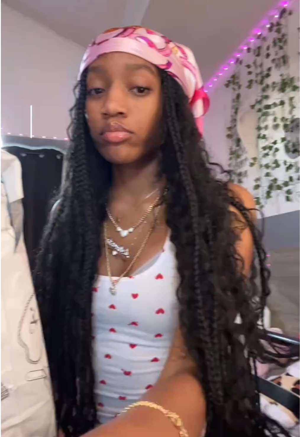 @𝐭𝐡𝐞 𝐪𝐮𝐞𝐞𝐧 🎀
