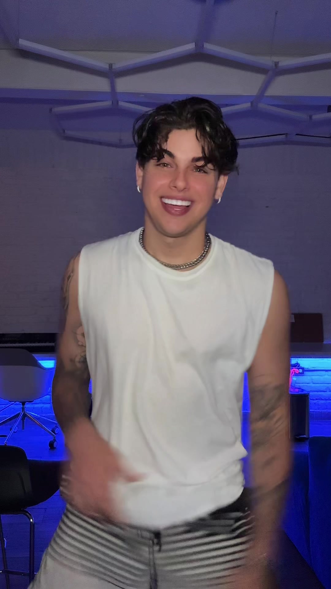@Elísant
