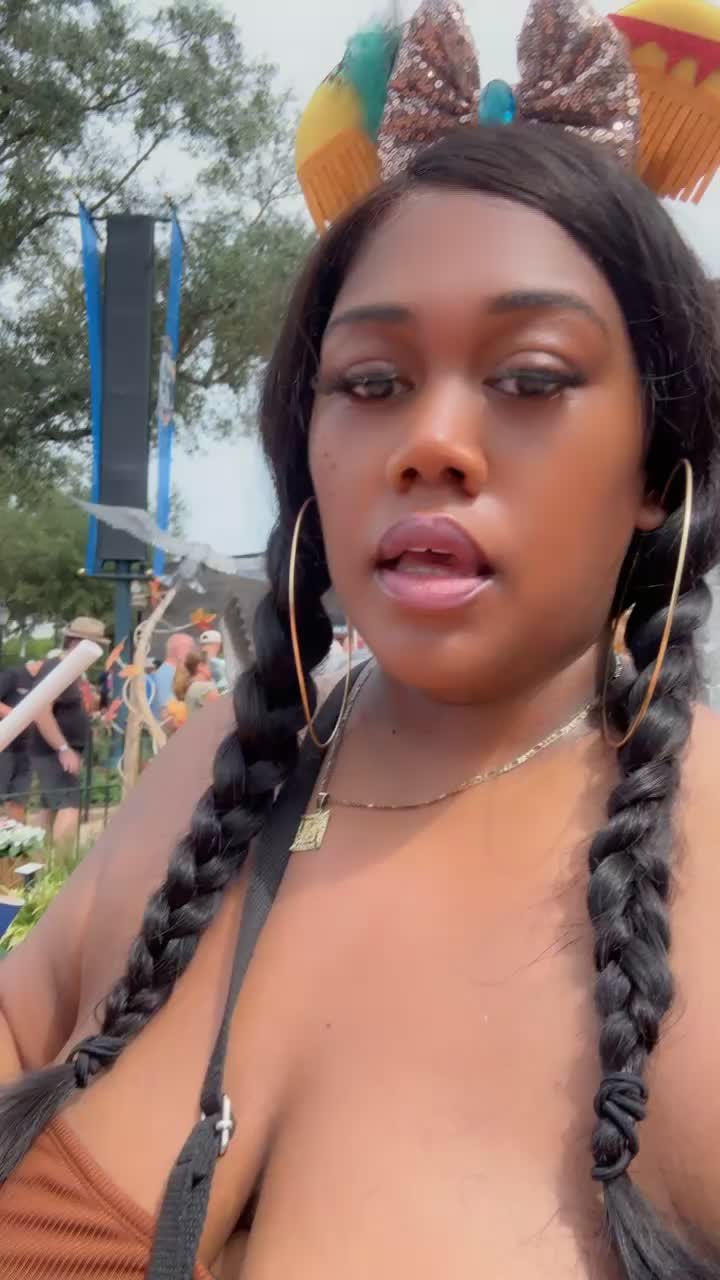 @The_Real_Lo