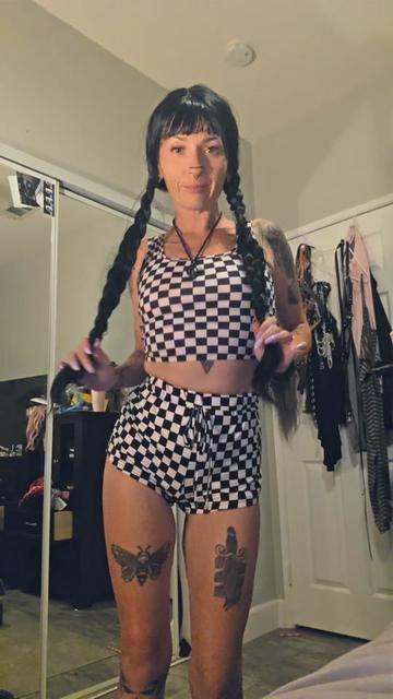 @𝕭𝖊𝖊🌹🖤