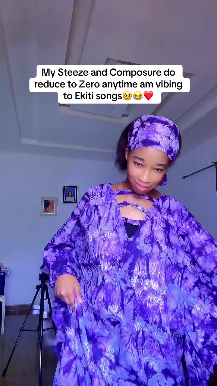 @AYOMIDEY THEEKITIGIRL 🤡