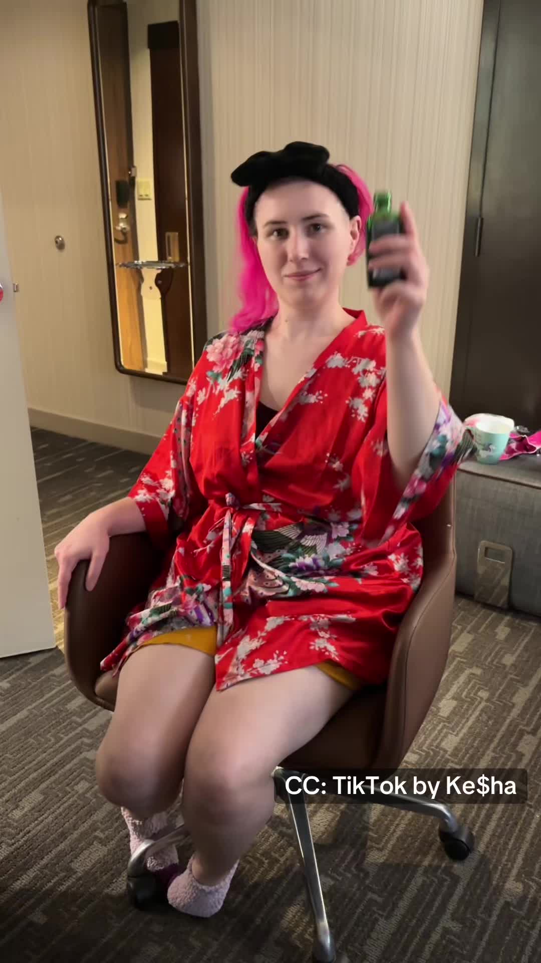 @caretcosplays