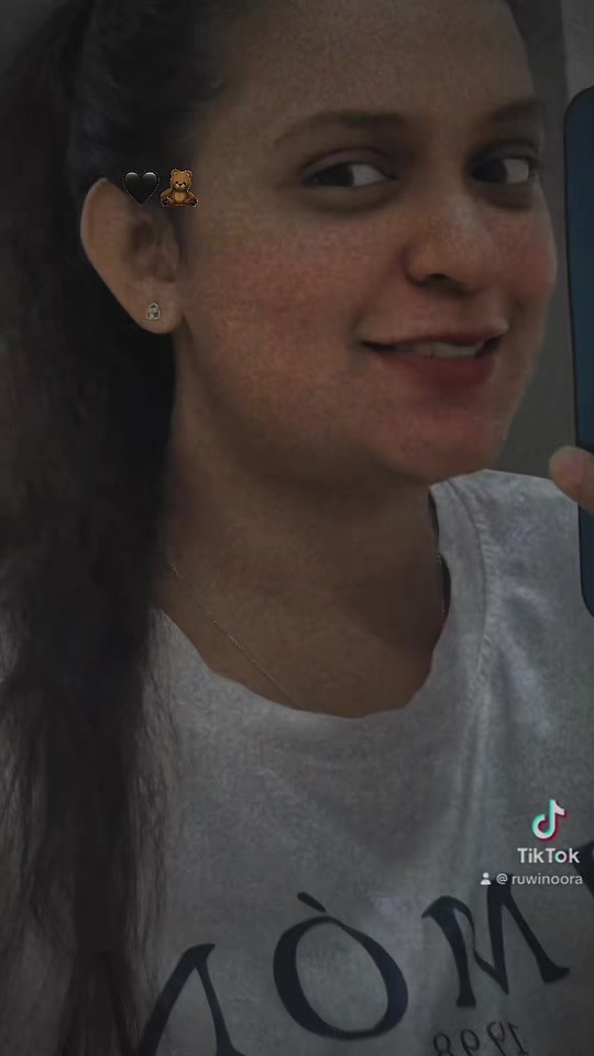 @🦋රුවි නුරා 🖤
