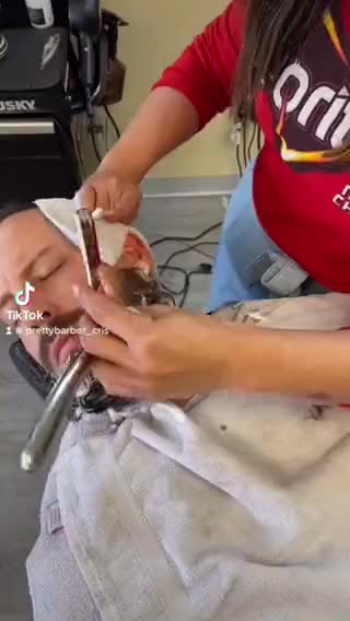 @ThePrettyBarber_Cris
