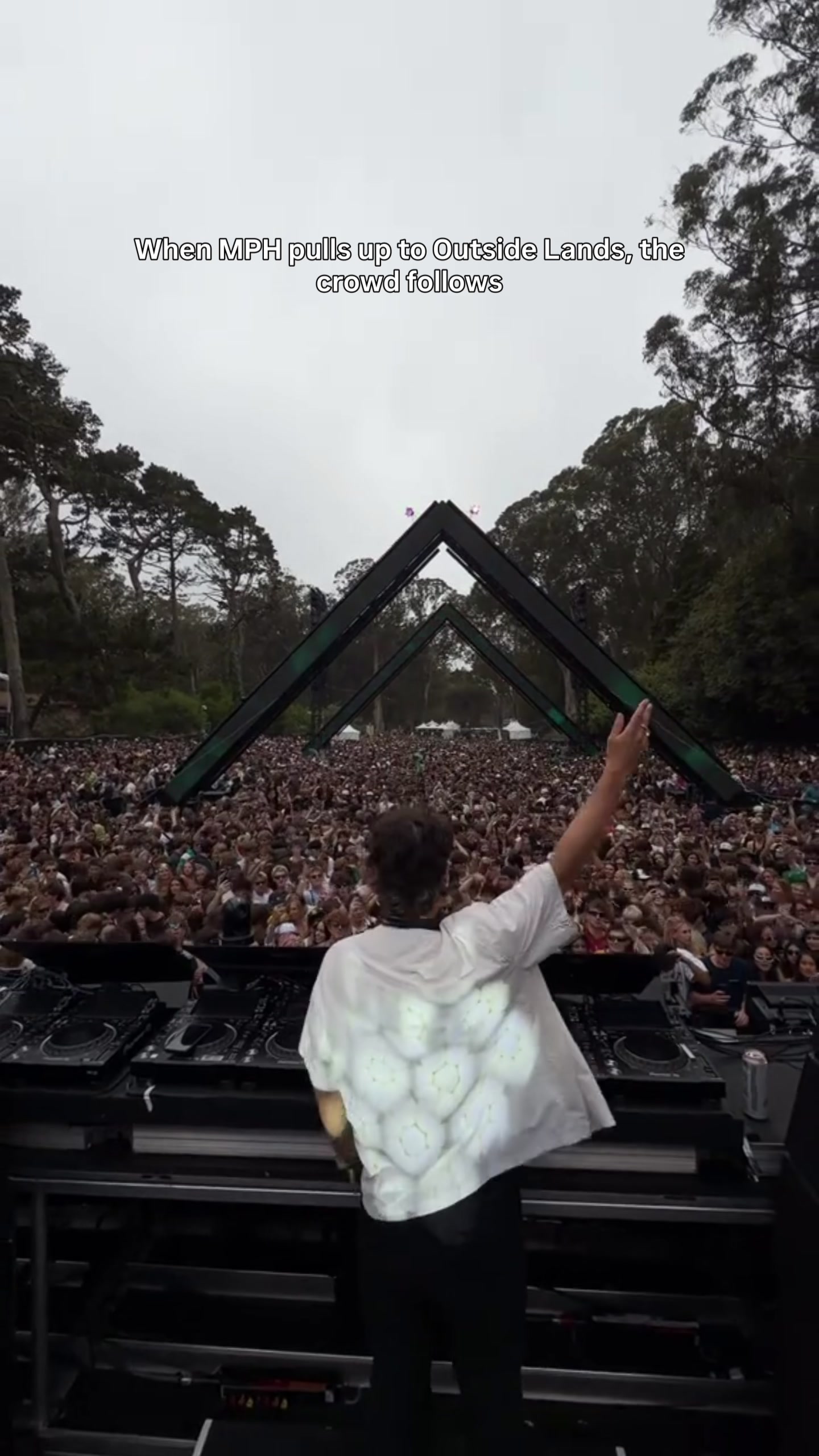 @Rave On The Bay