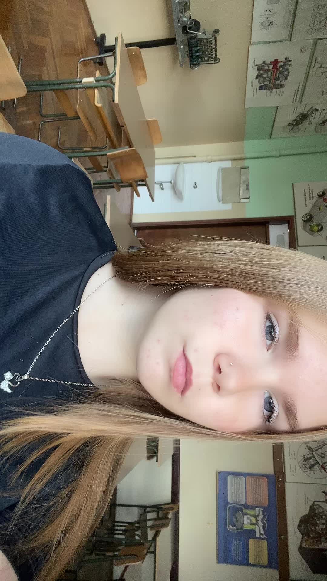 @𝓣𝓲𝓷𝓪 ♡