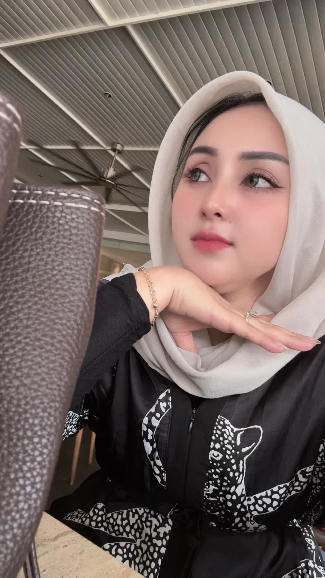 @Ipah_Angel_Dhikandani
