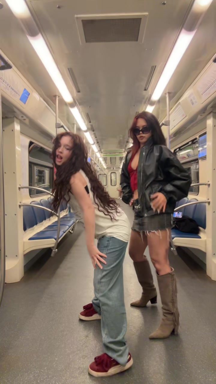 @sannyv_