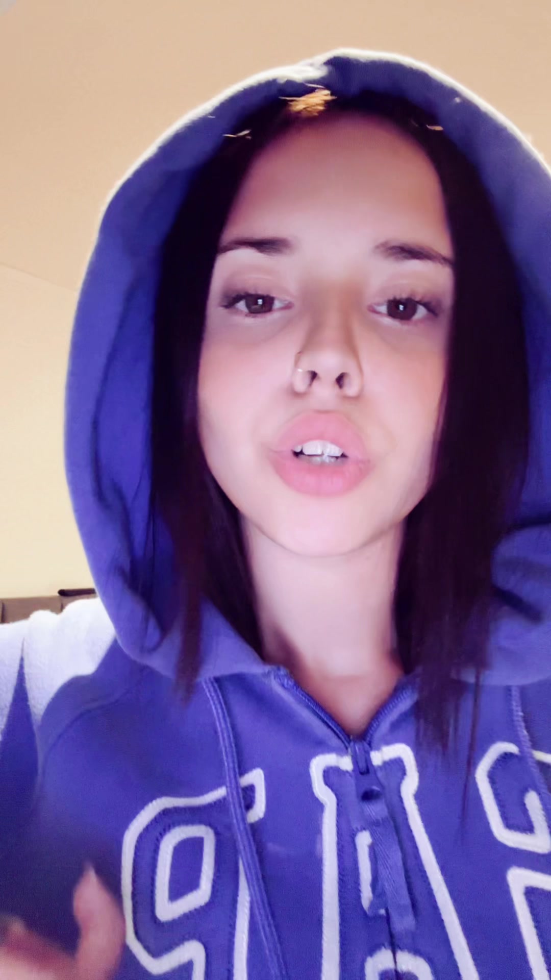 @Abriltt