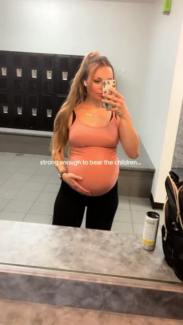 @Kay Swartz | Fitness &bull; SAHM🖤