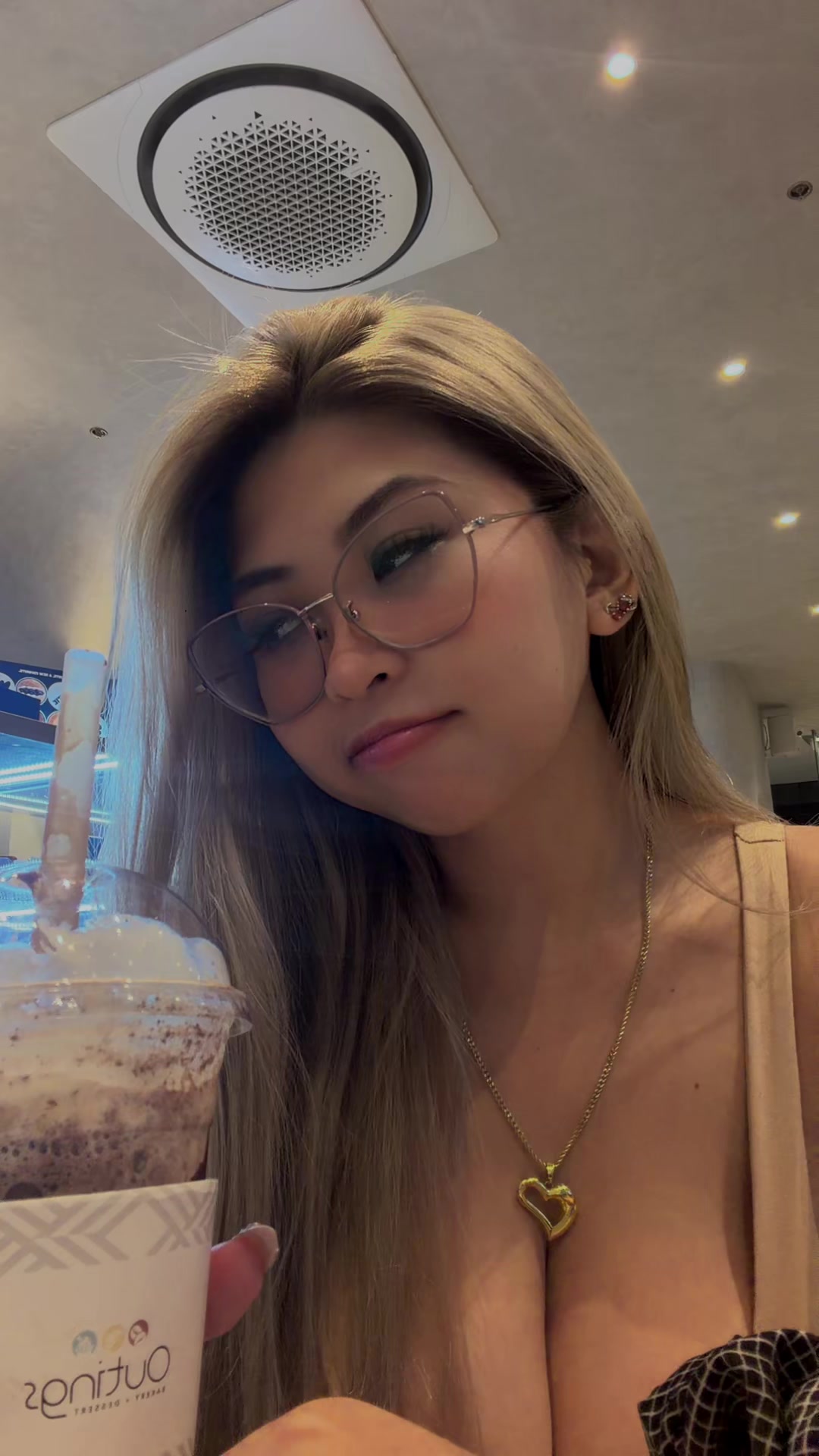 @RoxxieA
