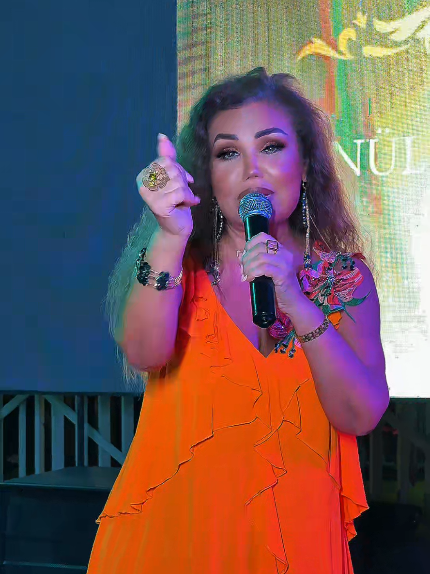 @K&ouml;n&uuml;l Kərimova rəsmi🎤