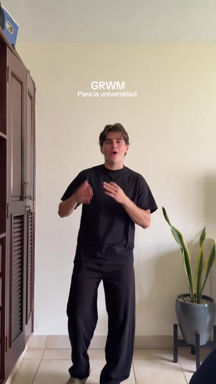 @augustomoraless_