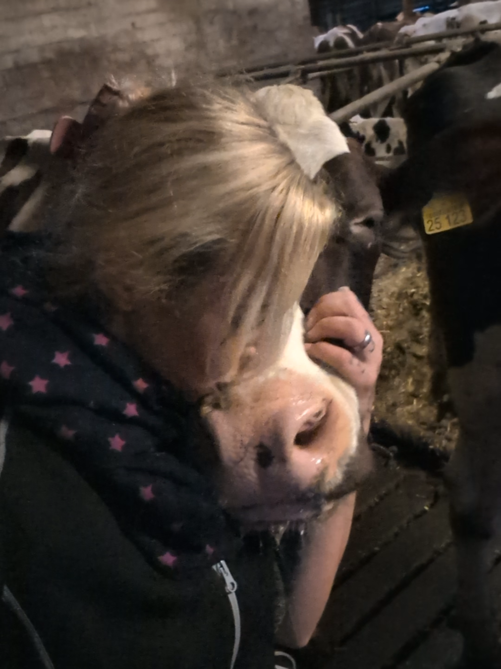 @Tätowierte Melkerin