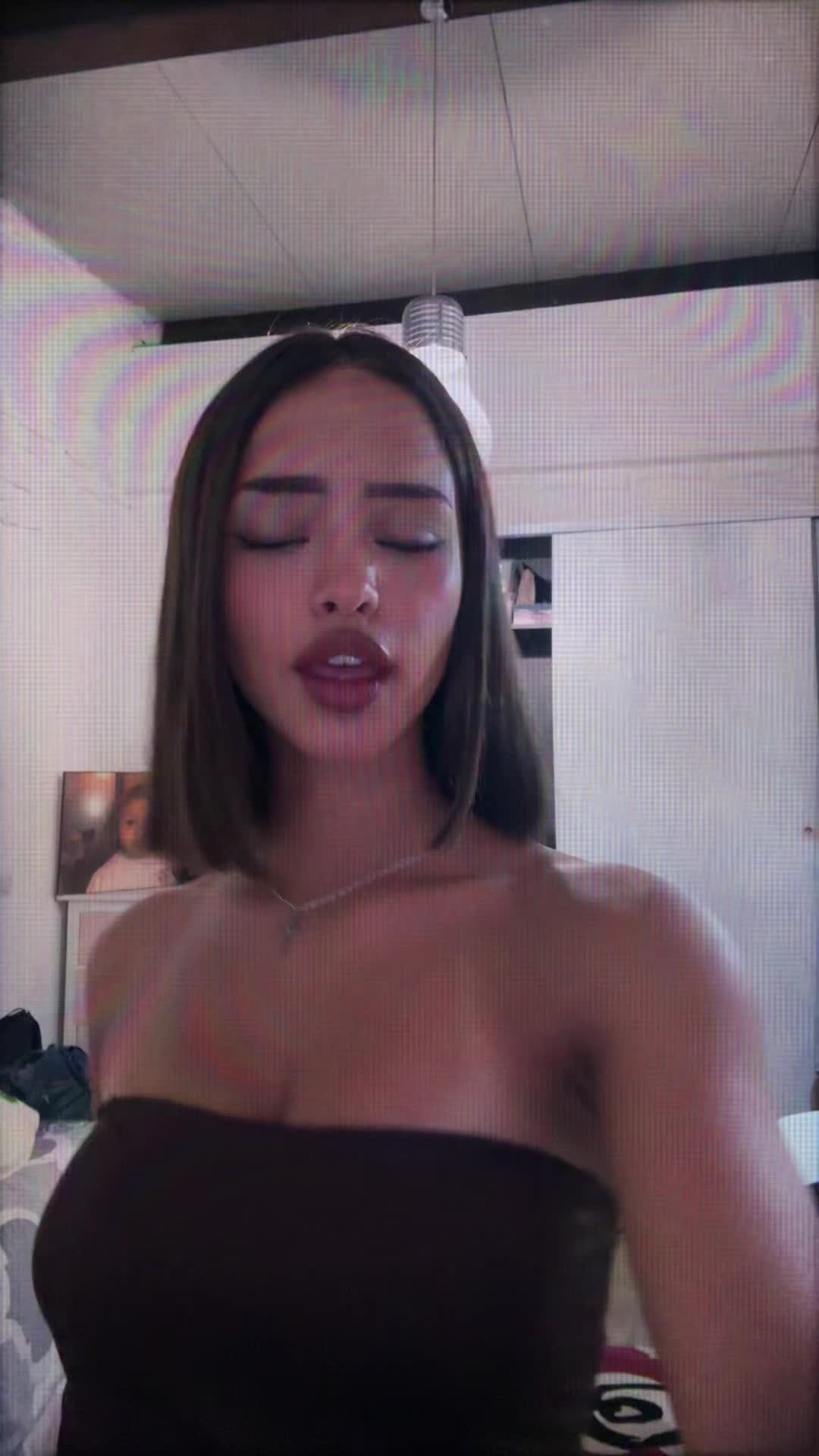 @nicole