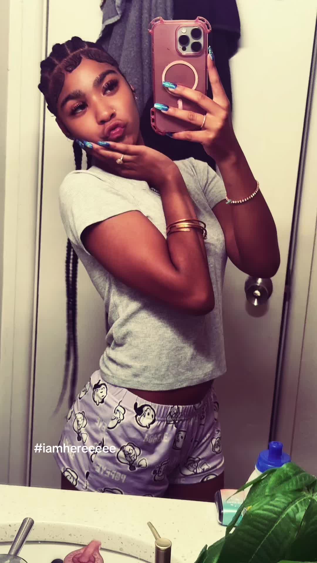 @niyahh