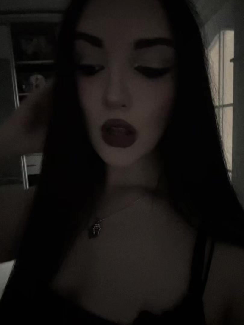 @Мортиша🦇 🧛🏻♀️