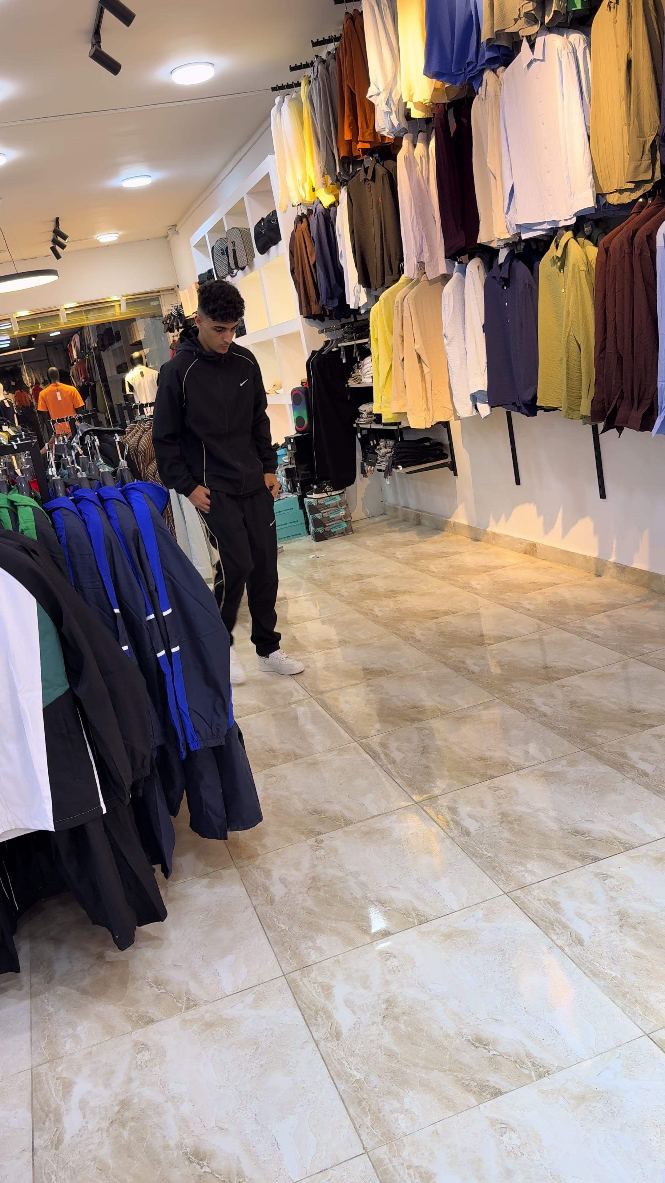 @معتز لملابس الشباب والاحذيه🛍️
