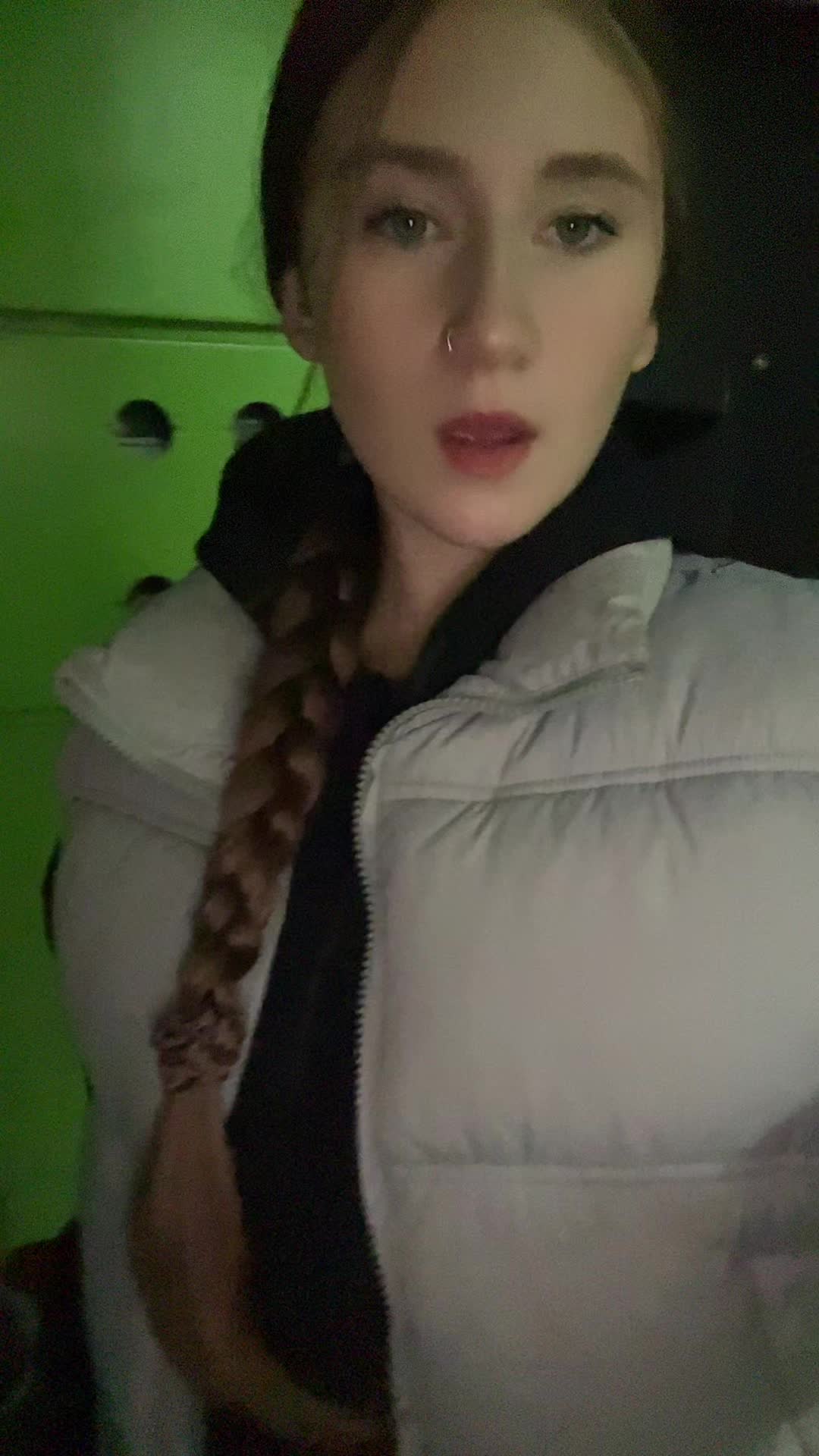@V$$